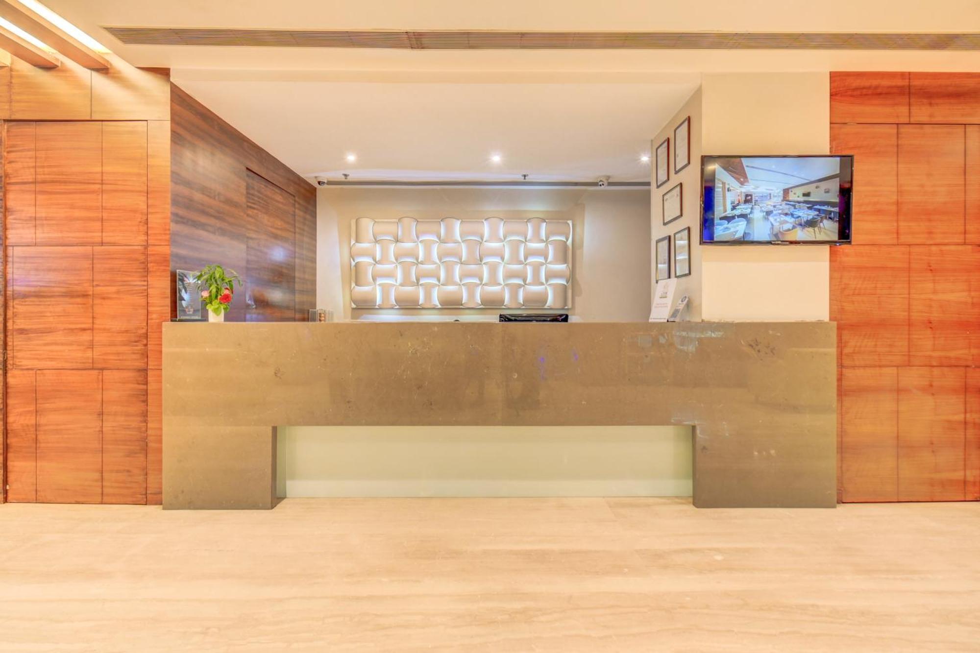 The Ssk Solitaire Hotel & Banquets Nashik Buitenkant foto