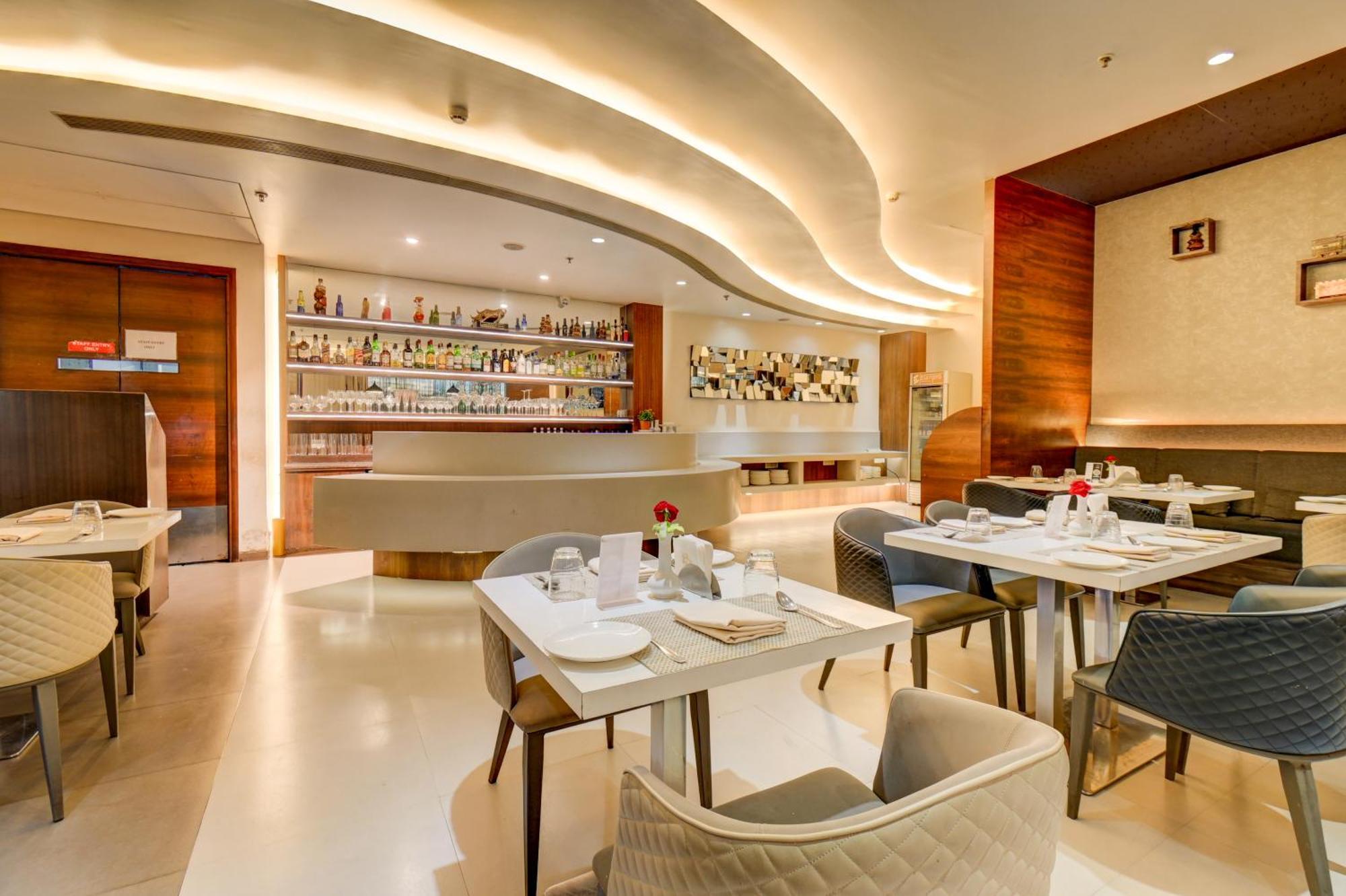 The Ssk Solitaire Hotel & Banquets Nashik Buitenkant foto