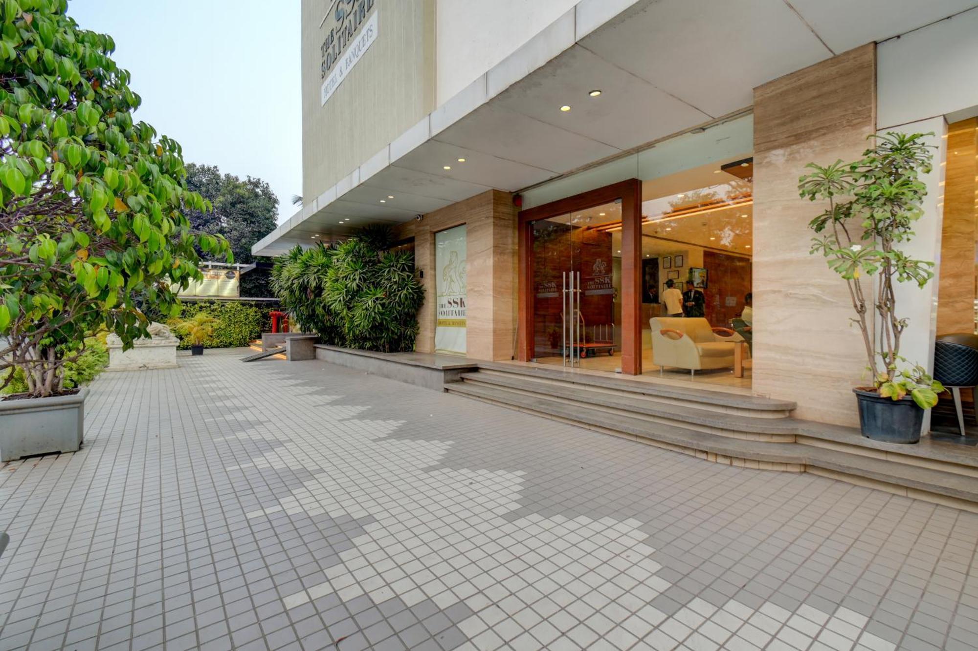 The Ssk Solitaire Hotel & Banquets Nashik Buitenkant foto