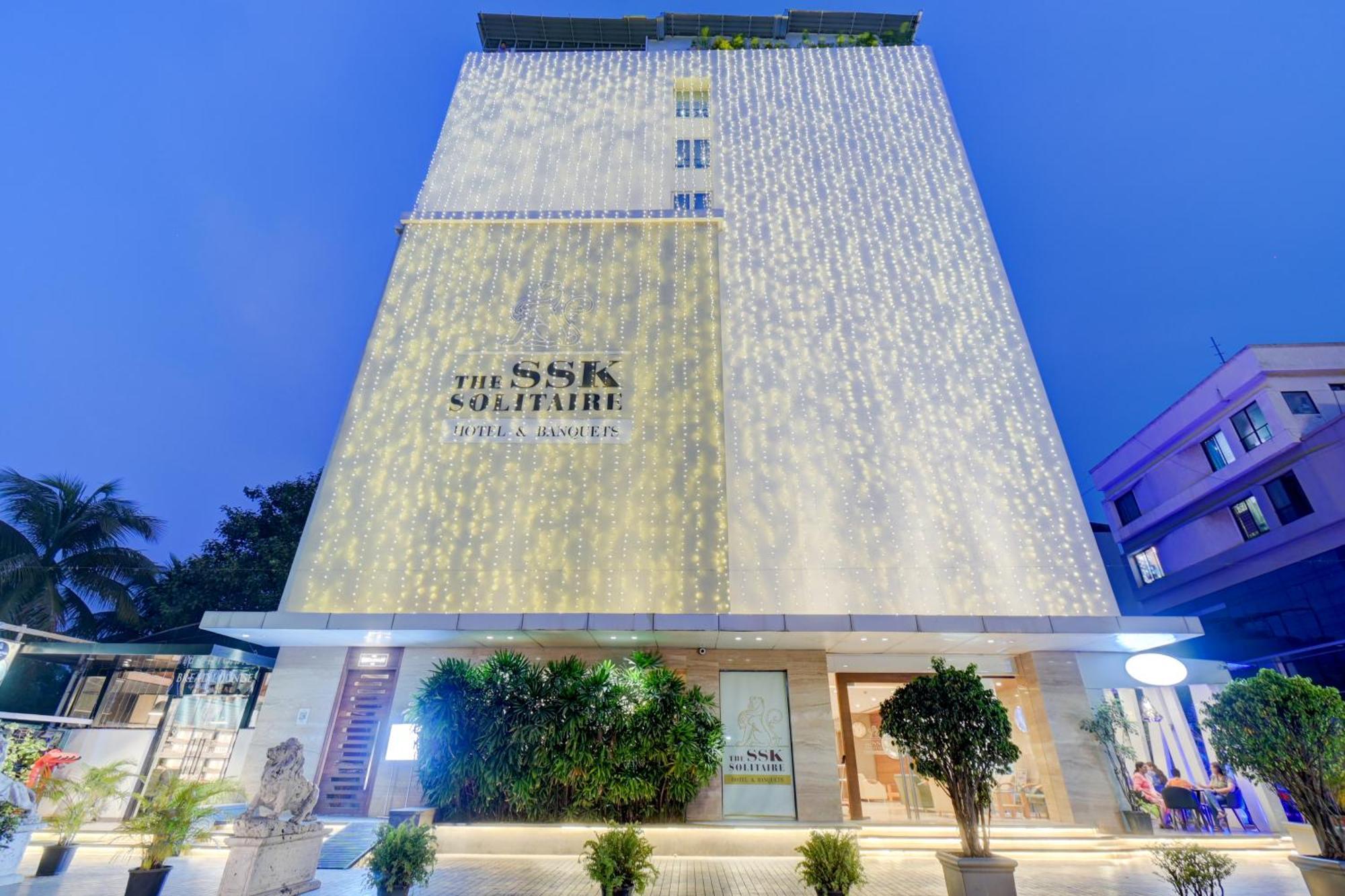 The Ssk Solitaire Hotel & Banquets Nashik Buitenkant foto