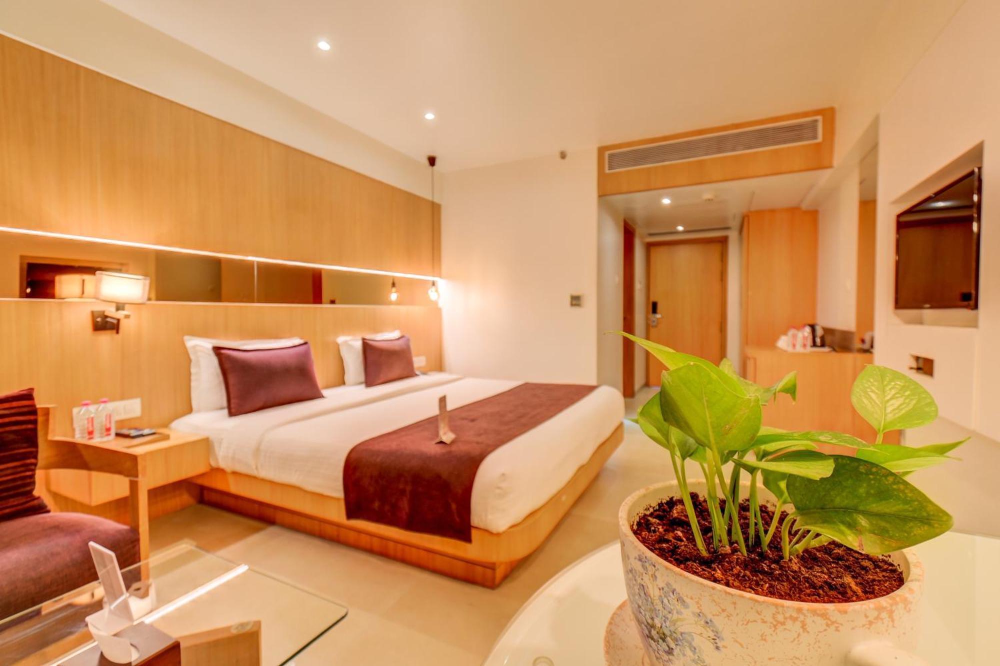 The Ssk Solitaire Hotel & Banquets Nashik Buitenkant foto