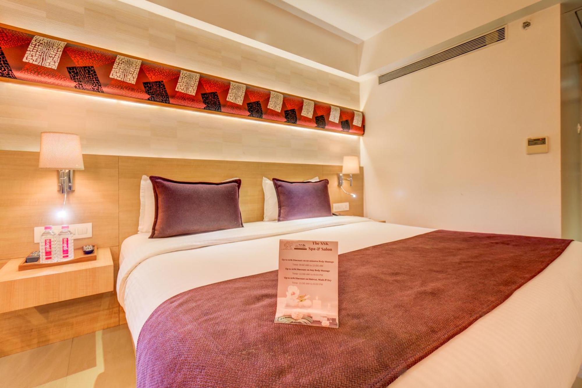 The Ssk Solitaire Hotel & Banquets Nashik Buitenkant foto