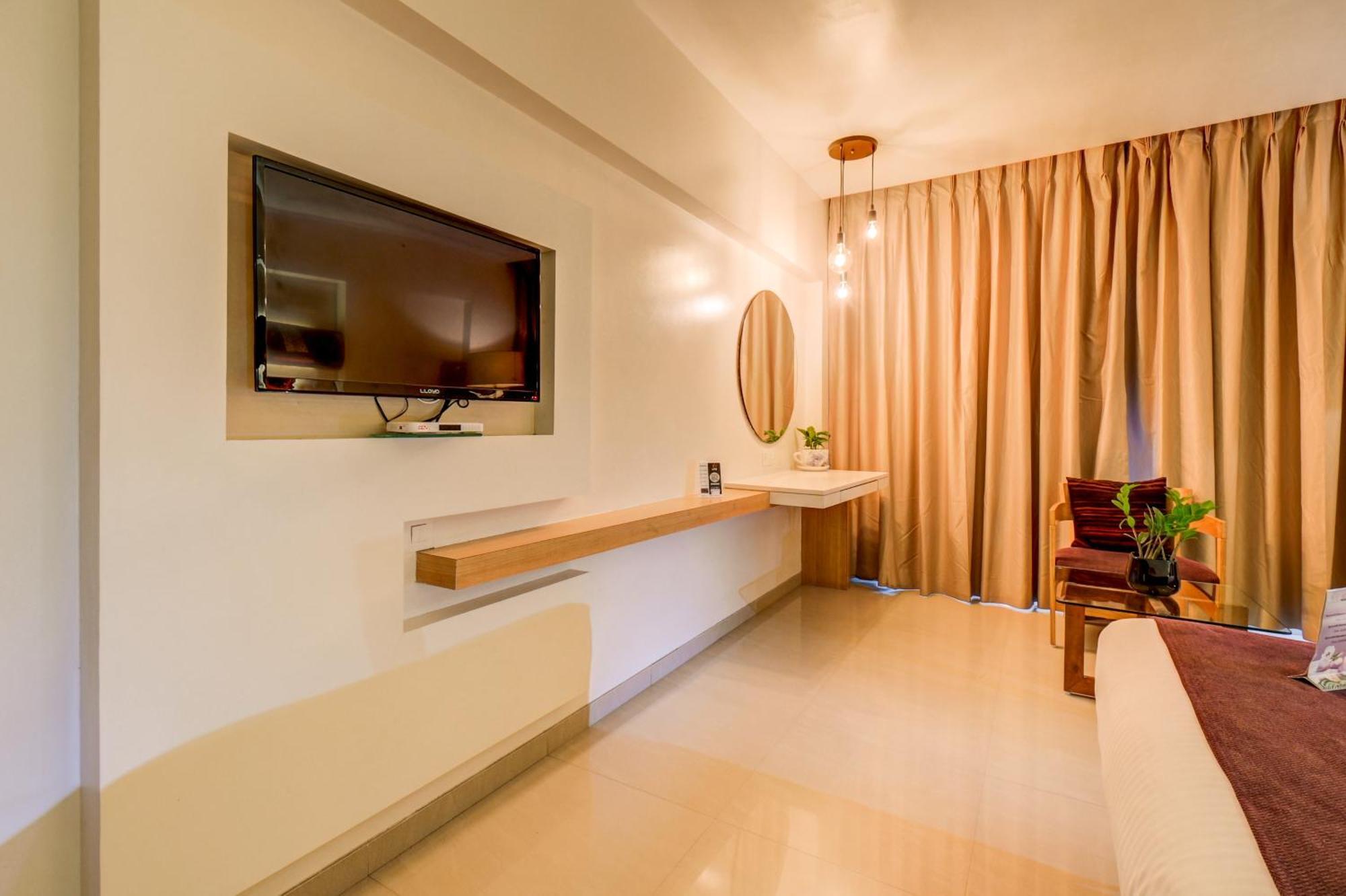 The Ssk Solitaire Hotel & Banquets Nashik Buitenkant foto
