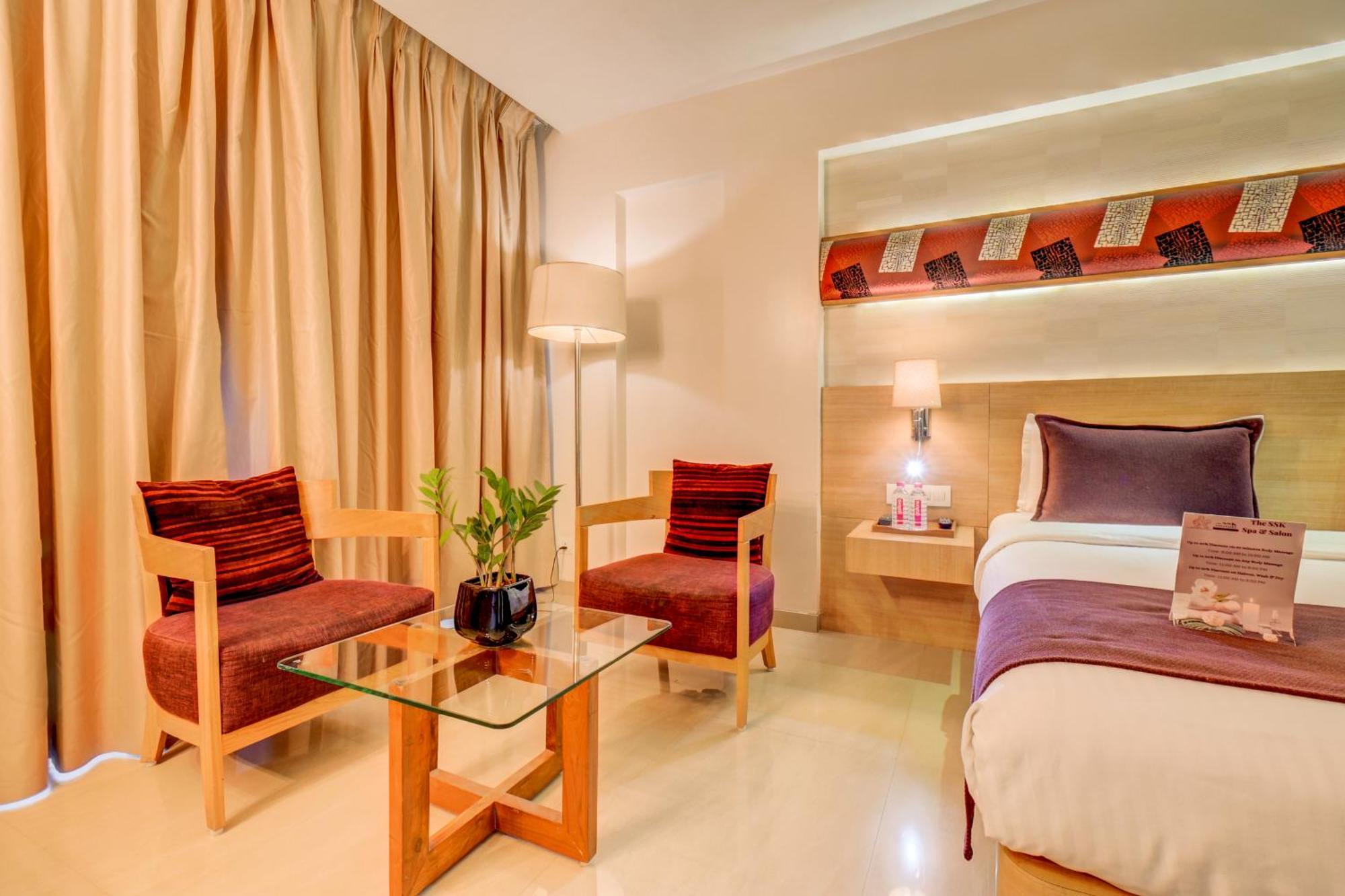 The Ssk Solitaire Hotel & Banquets Nashik Buitenkant foto