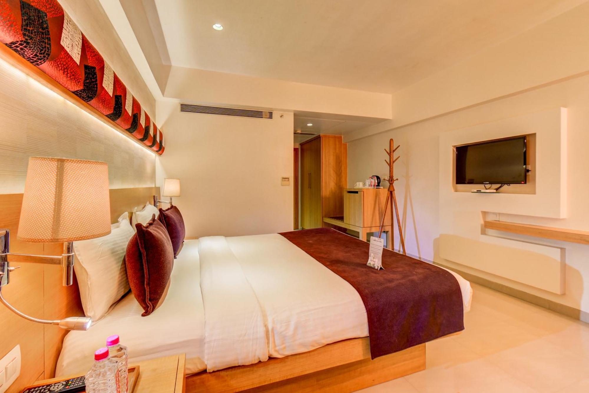 The Ssk Solitaire Hotel & Banquets Nashik Buitenkant foto