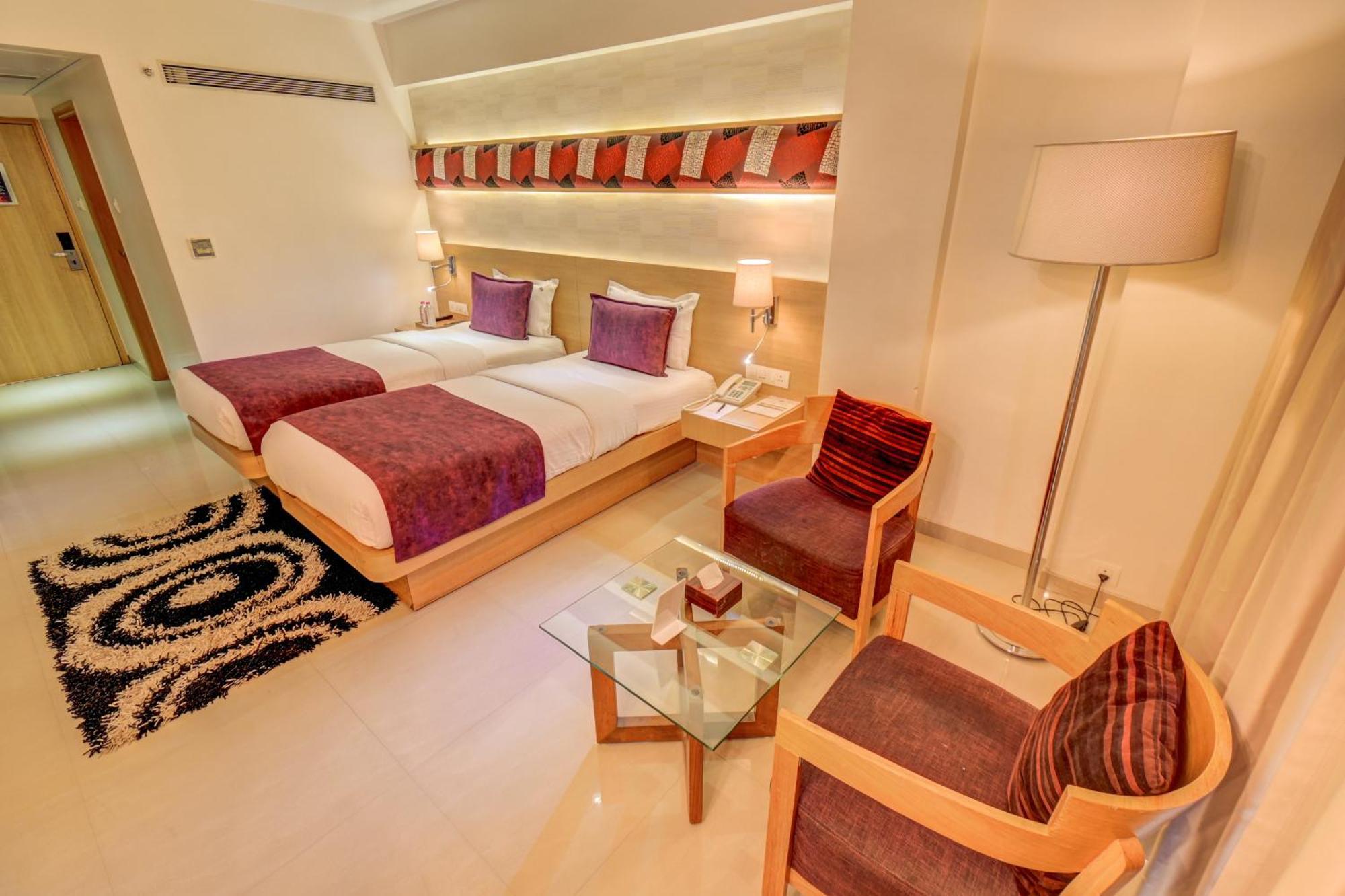 The Ssk Solitaire Hotel & Banquets Nashik Buitenkant foto