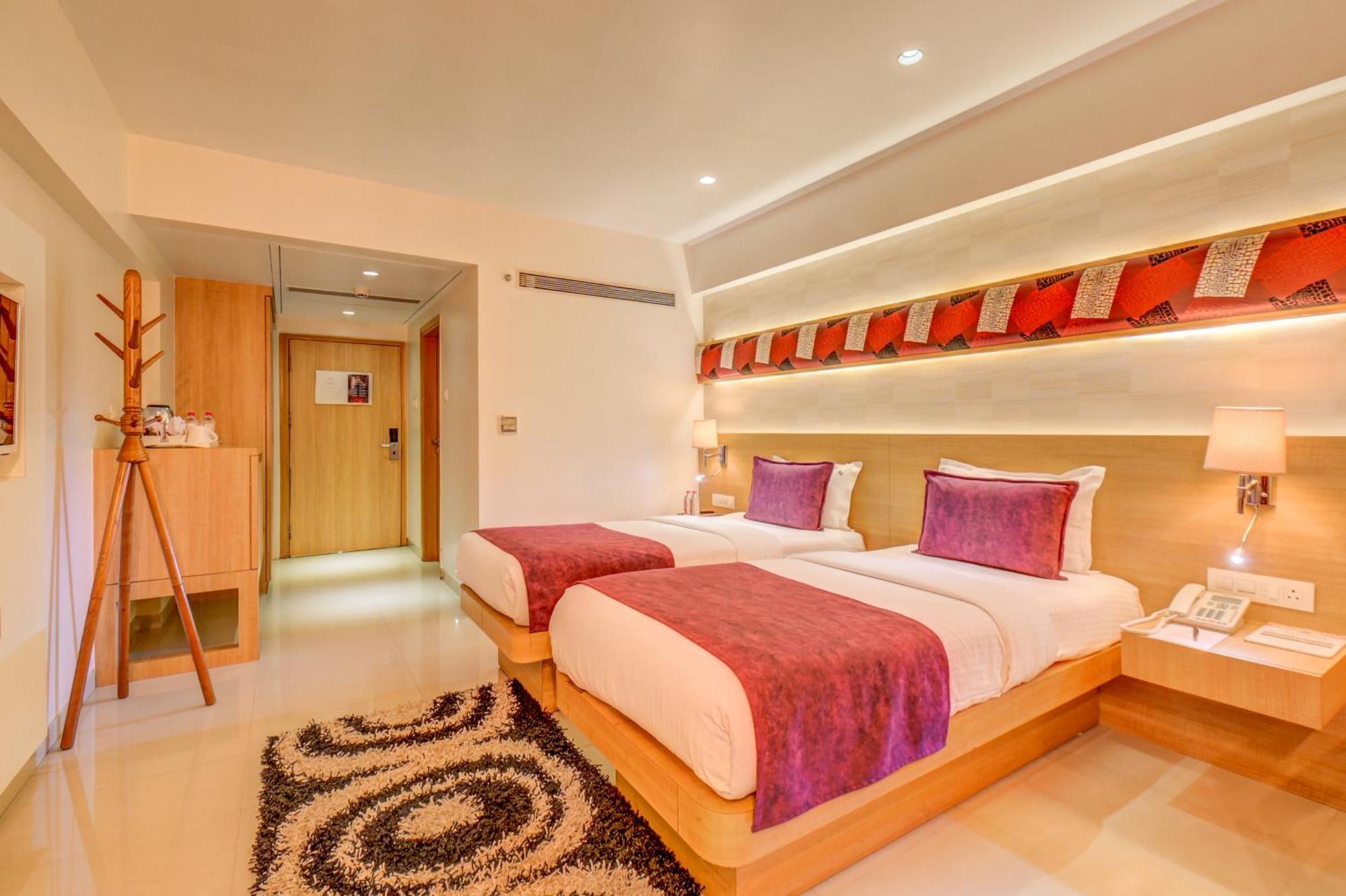 The Ssk Solitaire Hotel & Banquets Nashik Buitenkant foto